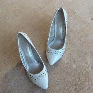 Christian Siriano Women’s White Pump Shoe